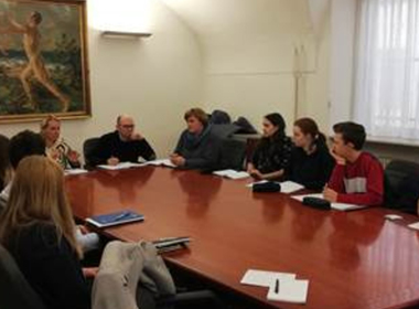 Simbolična fotografija za članek z naslovom: Delegati YPAC-a obiskali Občino Kamnik