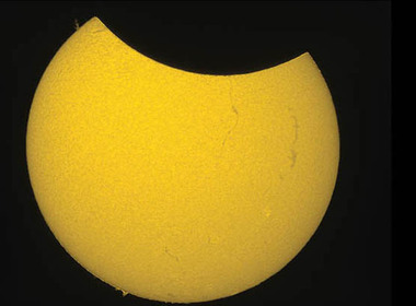 Simbolična fotografija za članek z naslovom: Delni Sončev mrk