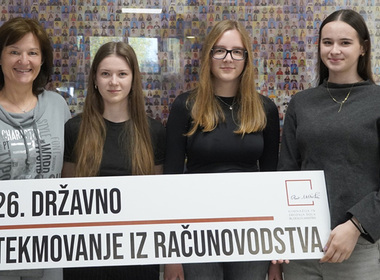 Simbolična naslovna fotografija za novico z naslovom: Dve zlati in srebrno priznanje na državnem tekmovanju iz računovodstva