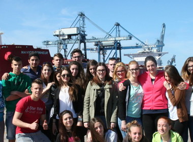 Simbolična fotografija za članek z naslovom: MI GREMO PA NA MORJE ...