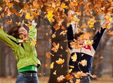 Simbolična fotografija za članek z naslovom: URADNE URE V ČASU JESENSKIH POČITNIC