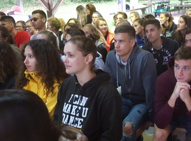 Simbolična fotografija za članek z naslovom: Naravoslovje pod senikom